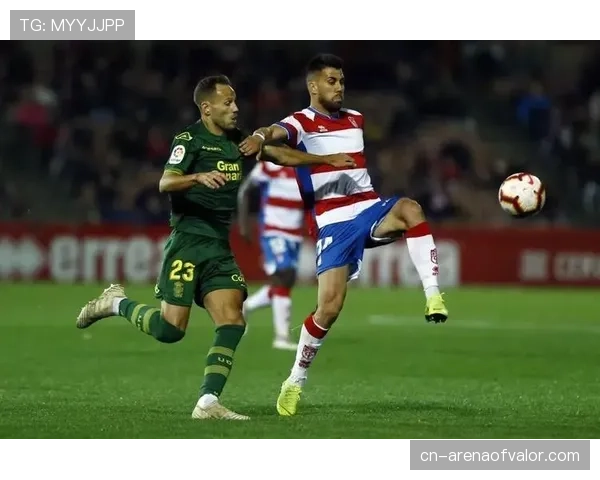 终场前门线解围，格拉纳达后卫救主后抽筋被搀扶离场